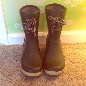 Bogs womans garden boots army green